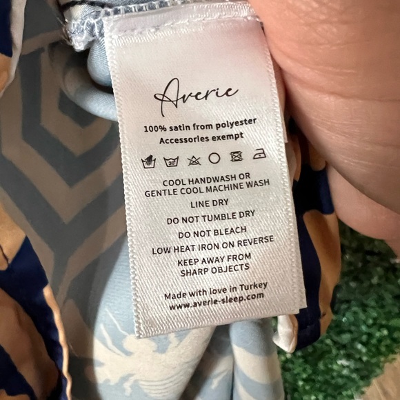 Satin nightgown - Picture 5 of 5